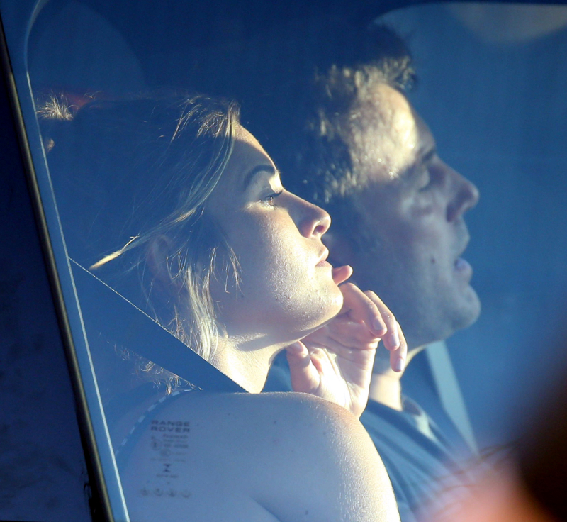 W takiej sukience ciężko zachować klasę! Stylizacja wymknęła się spod kontroli