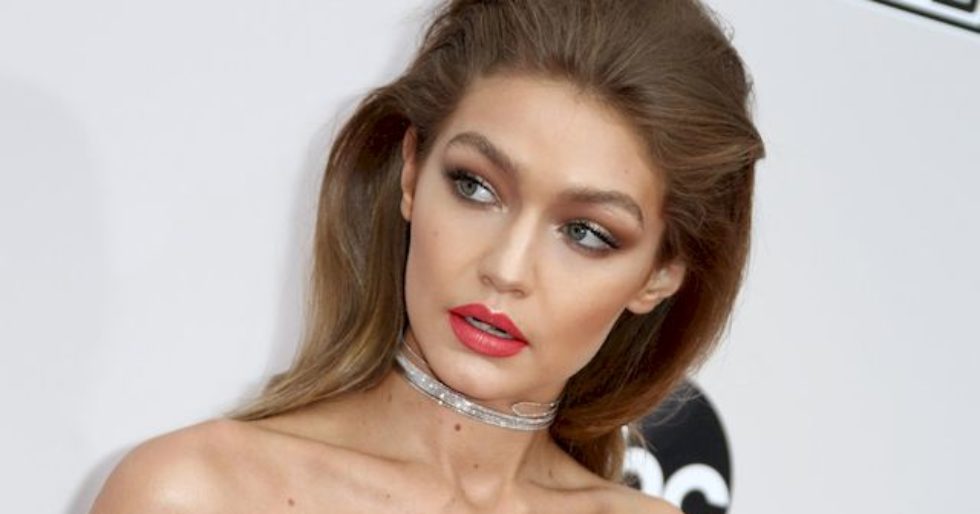 Gigi Hadid przeprosiła Melanię Trump za dowcip na AMA 2016! Gigi Hadid przeprosiła Melanię Trump za dowcip na AMA 2016!