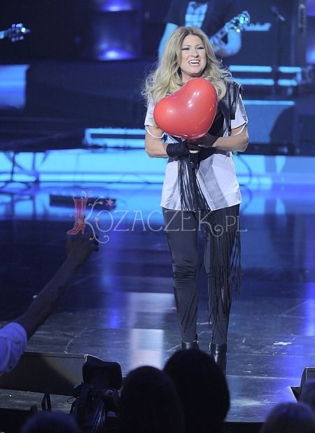 Beata Kozidrak w łóżku na sopockiej scenie TOP Trendy (FOTO) Beata Kozidrak w łóżku na sopockiej scenie TOP Trendy (FOTO)