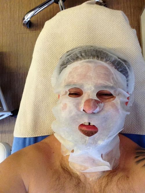 Aktor relaksuje się u kosmetyczki (FOTO)