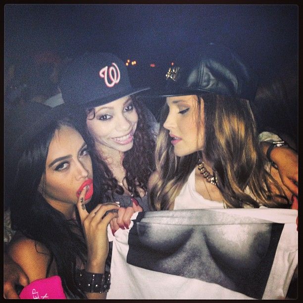 Marina Łuczenko pokazuje piersi! (FOTO) Marina Łuczenko pokazuje piersi! (FOTO)