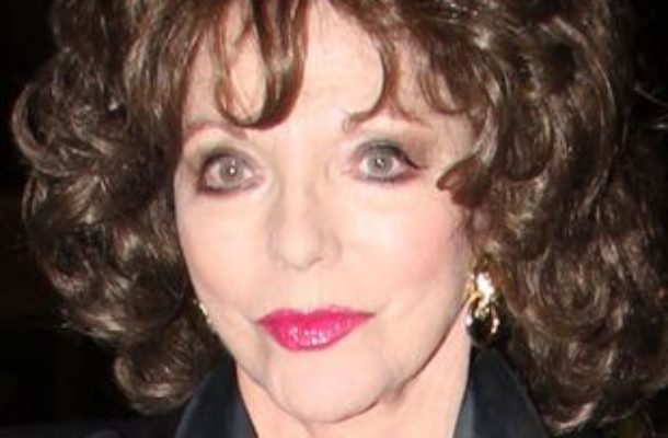 89-letnia Joan Collins zamyka rok w dobrym stylu. Gwiazda chwali się zdjęciem z basenu