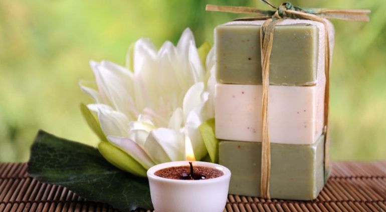 Koniec z oklepanymi prezentami - będzie relaksująco, pachnąco i czule!