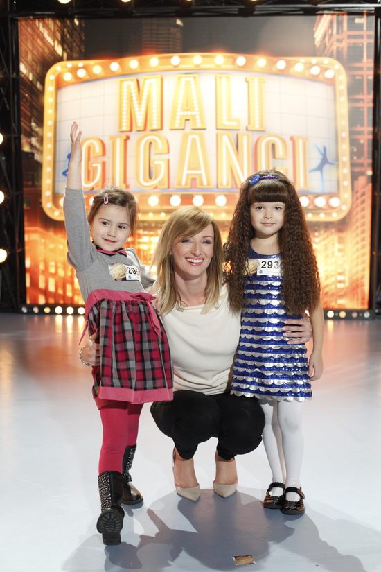 Mali giganci kontra celebryci skaczący z trampoliny 