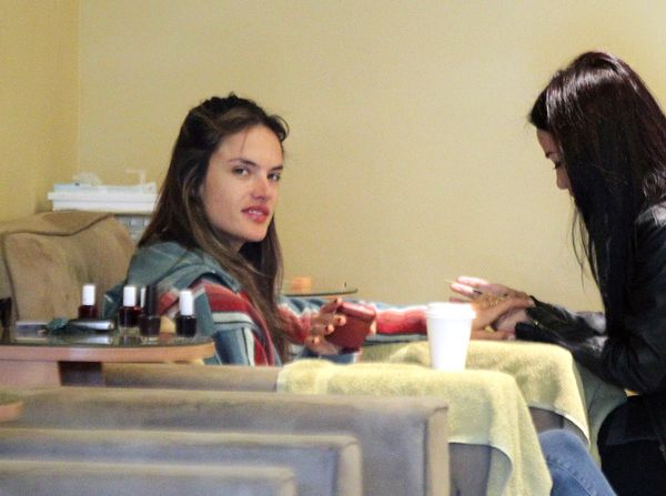 Alessandra Ambrosio bez makijażu (FOTO)