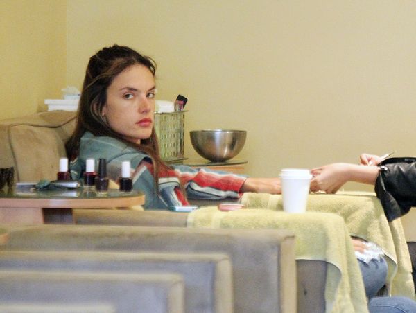 Alessandra Ambrosio bez makijażu (FOTO)