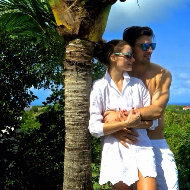 Olivia Palermo nie zdejmuje swojego wielkiego pierścionka 