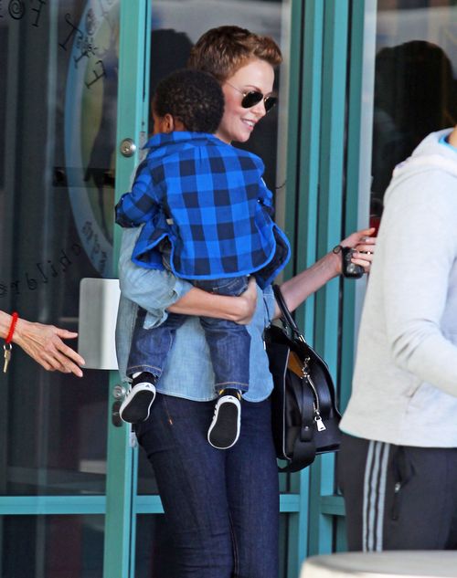 Charlize Theron z synkiem Jacksonem (FOTO)