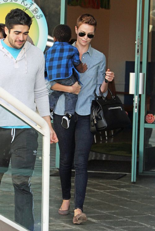 Charlize Theron z synkiem Jacksonem (FOTO)