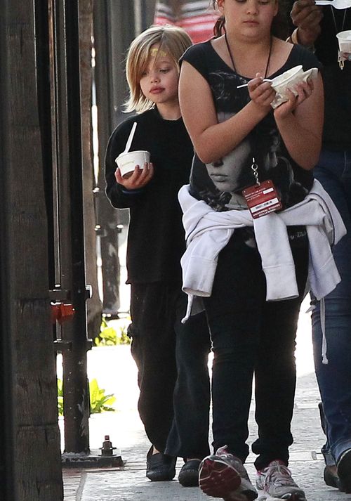 Córki Angeliny Jolie to już duże dziewczynki (FOTO)