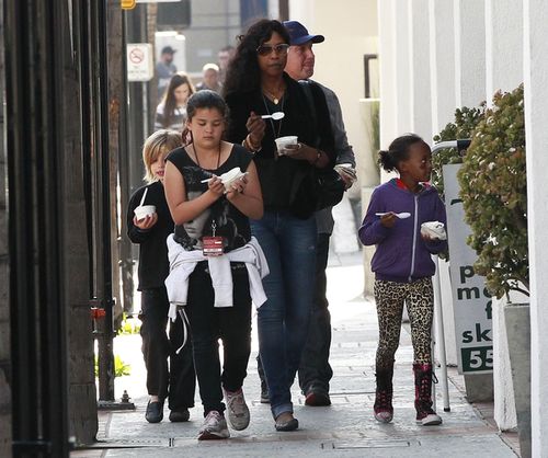 Córki Angeliny Jolie to już duże dziewczynki (FOTO) Córki Angeliny Jolie to już duże dziewczynki (FOTO)
