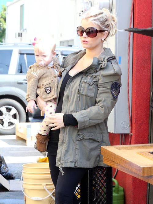 Poznajecie czyją córką jest ta urocza istotka? (FOTO)