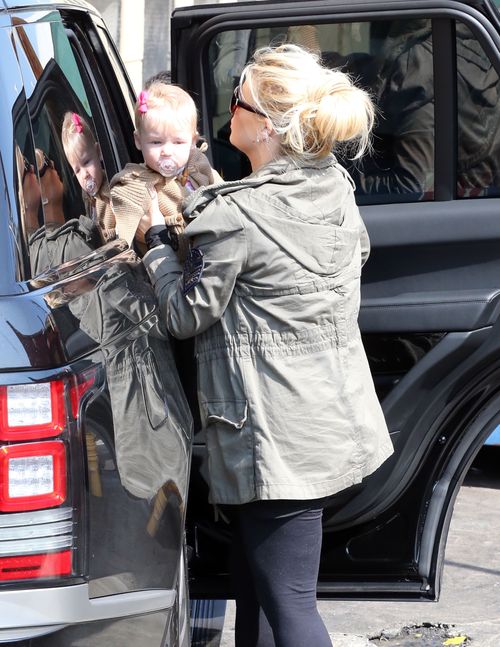 Poznajecie czyją córką jest ta urocza istotka? (FOTO)