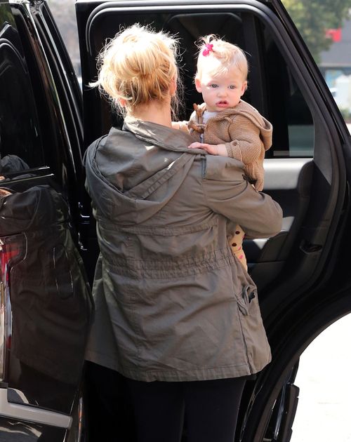 Poznajecie czyją córką jest ta urocza istotka? (FOTO)