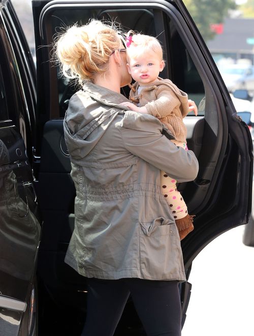 Poznajecie czyją córką jest ta urocza istotka? (FOTO)