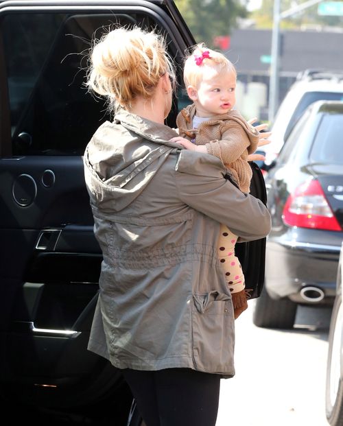 Poznajecie czyją córką jest ta urocza istotka? (FOTO)