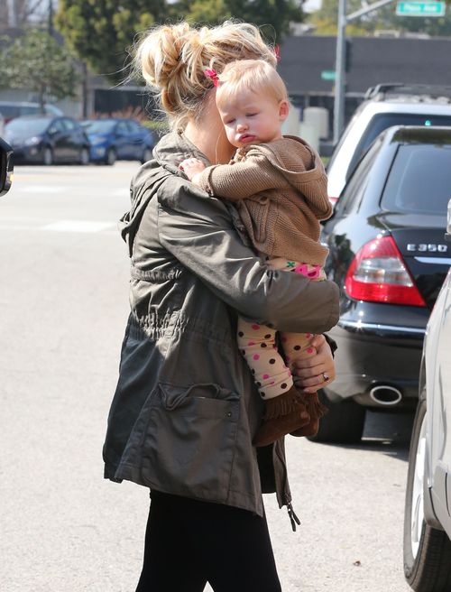 Poznajecie czyją córką jest ta urocza istotka? (FOTO)