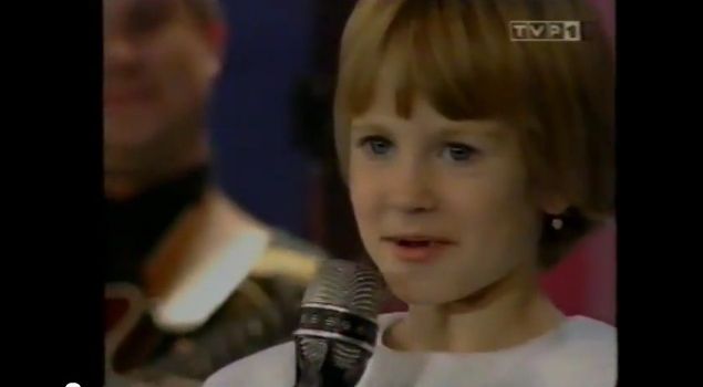 Poznajecie tę uroczą dziewczynkę? (FOTO)