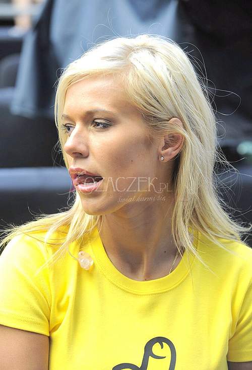 Doda pokazała się bez makijażu (FOTO) Doda pokazała się bez makijażu (FOTO)