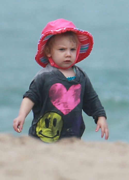 Pink pokazała córeczkę i swój umięśniony brzuch (FOTO)