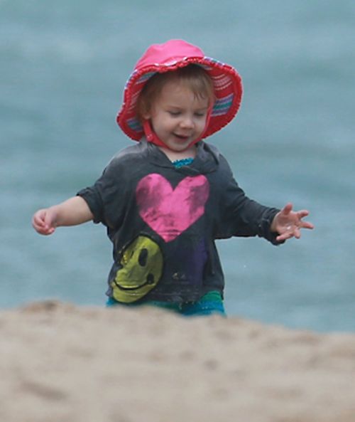 Pink pokazała córeczkę i swój umięśniony brzuch (FOTO)