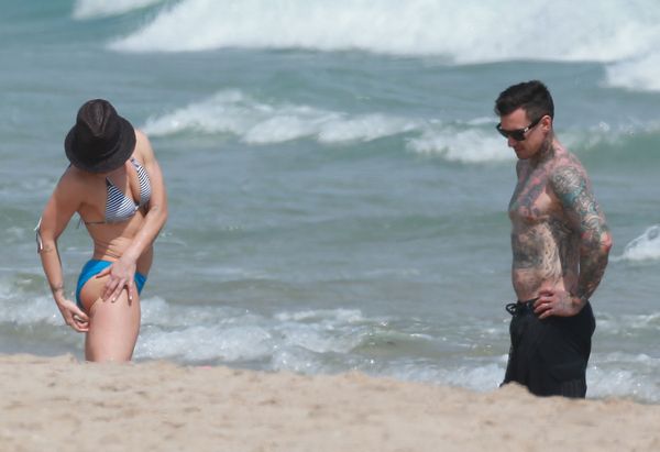 Pink pokazała córeczkę i swój umięśniony brzuch (FOTO)