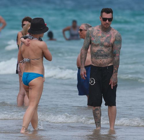 Pink pokazała córeczkę i swój umięśniony brzuch (FOTO)