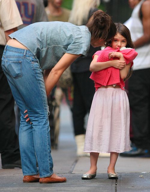 6-letnia Suri Cruise na rękach u mamy (FOTO)