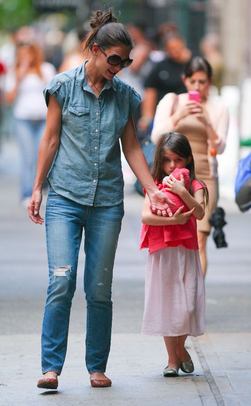 6-letnia Suri Cruise na rękach u mamy (FOTO)