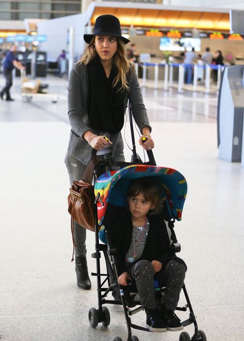 5-letnia córka Jessiki Alby jeździ jeszcze w wózku (FOTO)