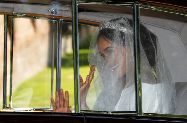 PIERWSZE zdjęcia Meghan Markle W WELONIE i tiarze - jaką suknię ślubną wybrała? PIERWSZE zdjęcia Meghan Markle W WELONIE i tiarze - jaką suknię ślubną wybrała?
