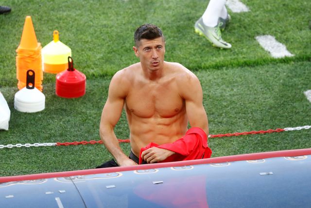 Robert Lewandowski z wydepilowanym torsem gotowy na mecz Polska - Senegal 
