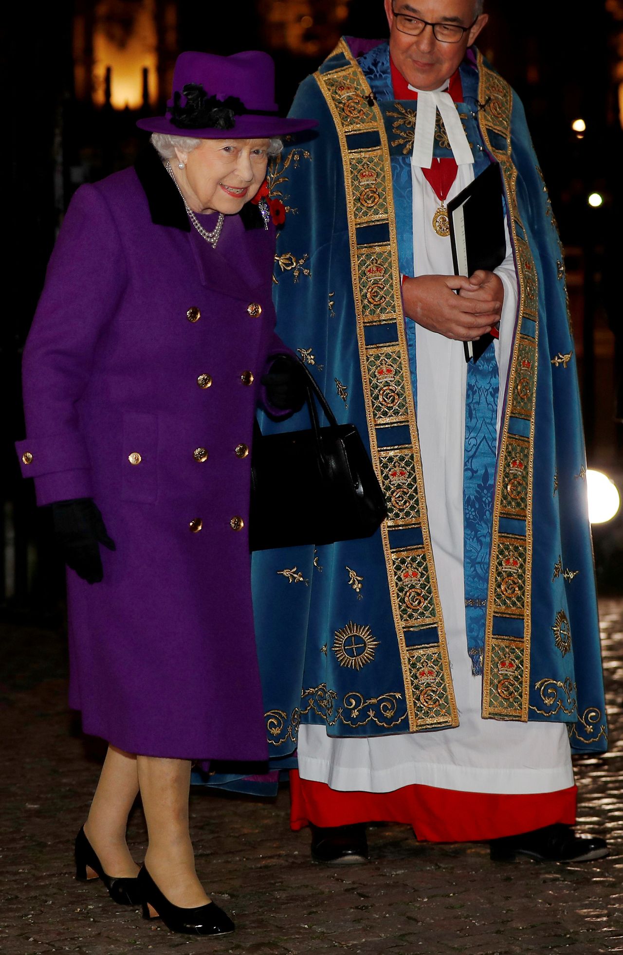 Dlaczego na zdjęciu urodzinowym księcia Karola nie ma królowej Elżbiety? Dlaczego na zdjęciu urodzinowym księcia Karola nie ma królowej Elżbiety?