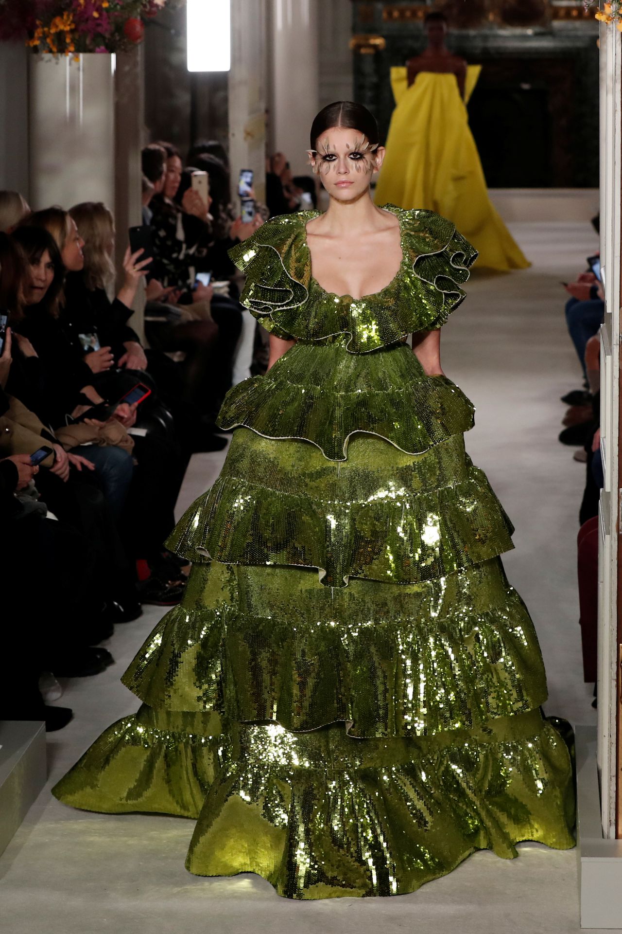 17-letnia Kaia Gerber na wybiegach Chanel i Valentino na paryskim Fashion Week 17-letnia Kaia Gerber na wybiegach Chanel i Valentino na paryskim Fashion Week