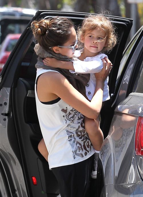 Córka Jessiki Alby nie stroi fochów jak Suri Cruise (FOTO)