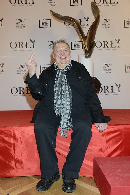 Muzyk jezzowy z uśmiechem pokazał środkowy palec (FOTO)