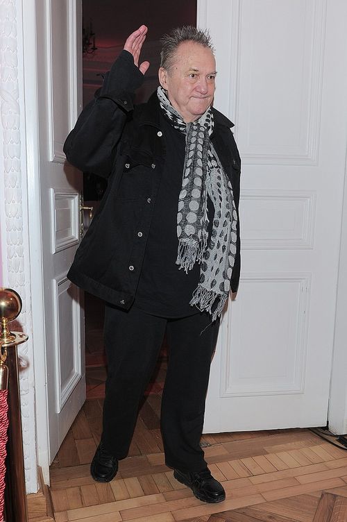 Muzyk jezzowy z uśmiechem pokazał środkowy palec (FOTO) Muzyk jezzowy z uśmiechem pokazał środkowy palec (FOTO)