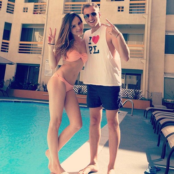 Wokalistka pokazuje swoje boskie ciało w bikini (FOTO)