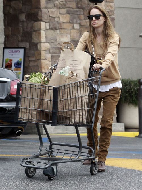 Natalie Portman zrobiła porządne zakupy (FOTO) Natalie Portman zrobiła porządne zakupy (FOTO)