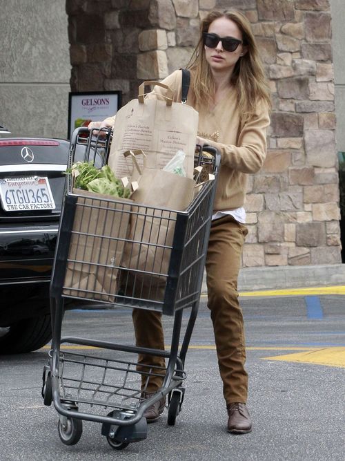 Natalie Portman zrobiła porządne zakupy (FOTO) Natalie Portman zrobiła porządne zakupy (FOTO)