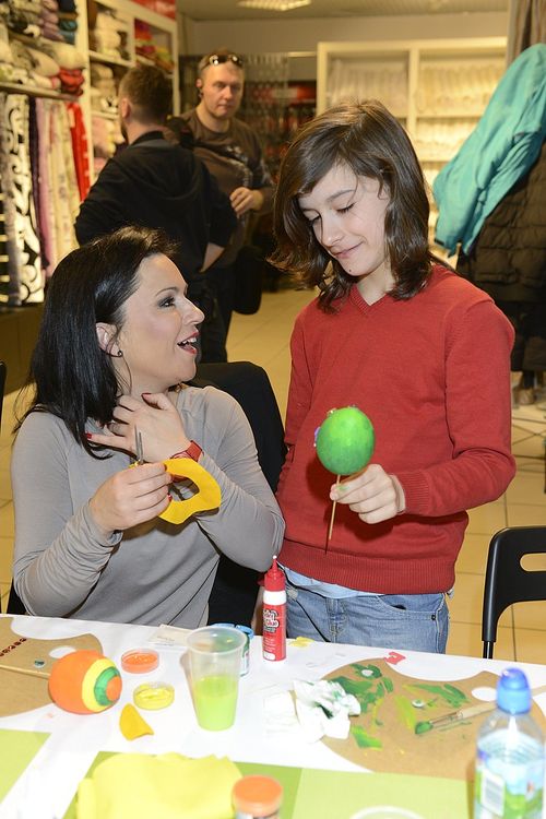 Gwiazdy malują pisanki i wielkanocne zające (FOTO)