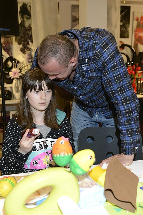 Gwiazdy malują pisanki i wielkanocne zające (FOTO)