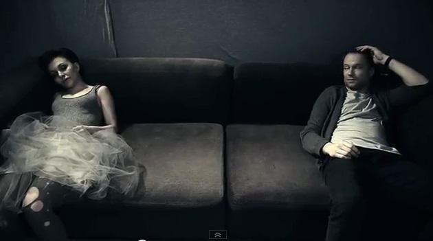 Maciej Stuhr w nowym klipie Pati Sokół - Neverland