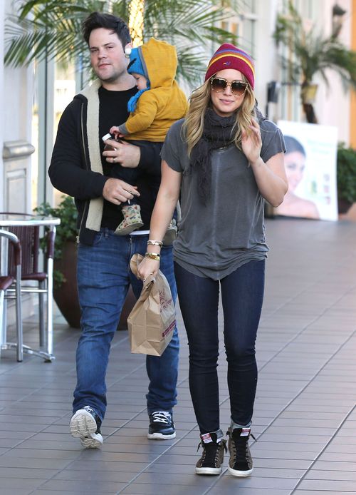 Czyj to słodki maluch ma taką zabawną czapę? (FOTO) Czyj to słodki maluch ma taką zabawną czapę? (FOTO)