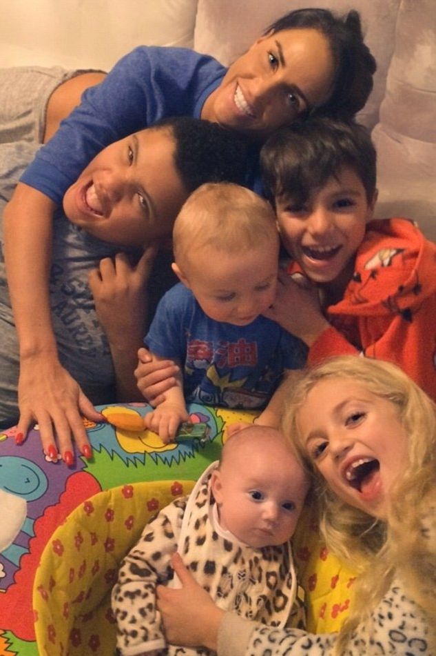 Katie Price chwali się pięciorgiem swoich dzieci (FOTO)