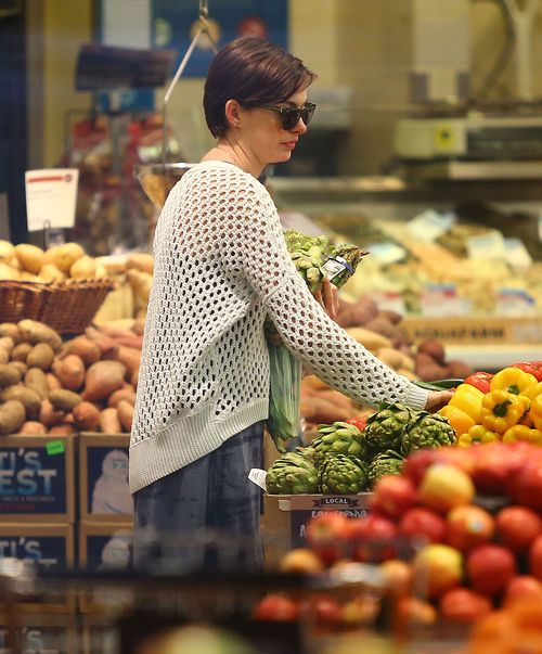 Anne Hathaway na zakupach w supermarkecie (FOTO)