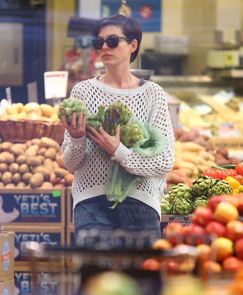 Anne Hathaway na zakupach w supermarkecie (FOTO)