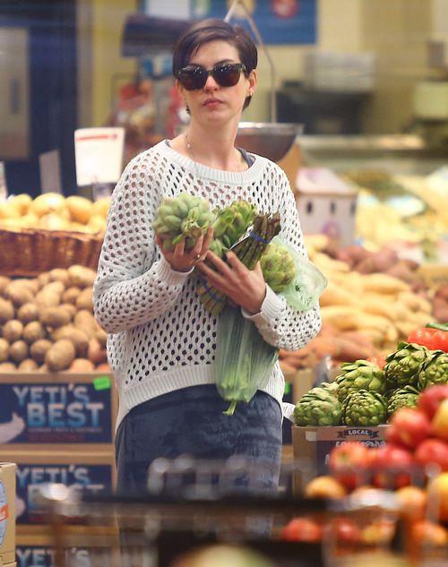 Anne Hathaway na zakupach w supermarkecie (FOTO)