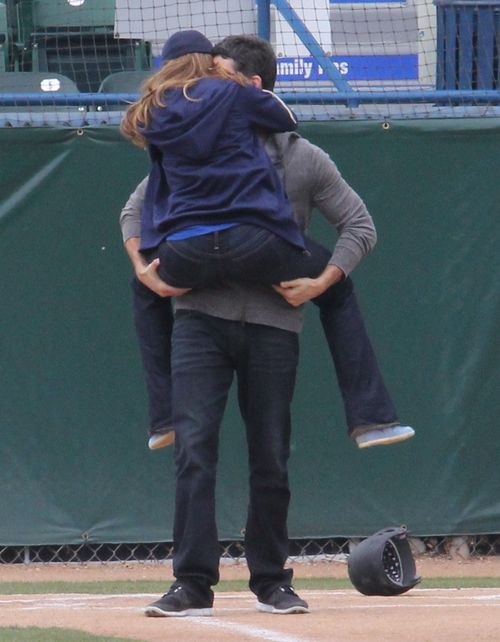 Jennifer Love Hewitt ma nowego chłopaka? (FOTO) Jennifer Love Hewitt ma nowego chłopaka? (FOTO)