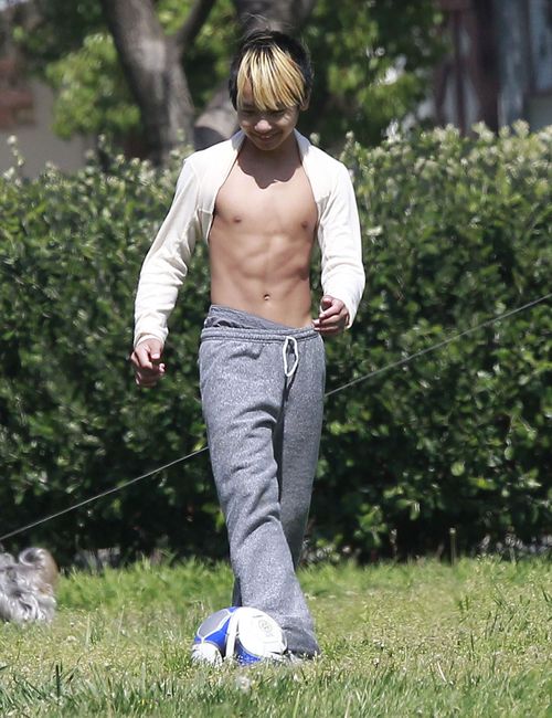 Maddox i Pax Jolie-Pitt chcą zostać piłkarzami? (FOTO)